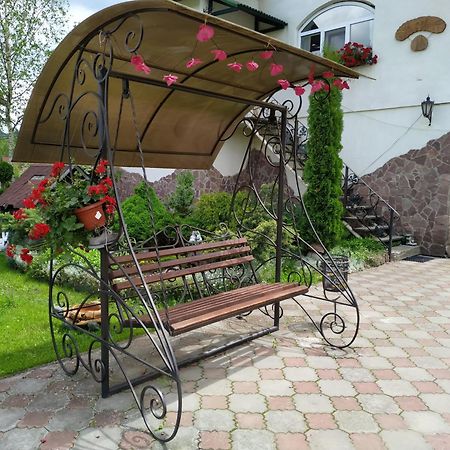 Kvitkovyi Rai Hotel Slavske Exterior photo